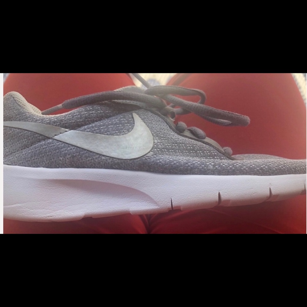 Youth kids grey and white Nike roche